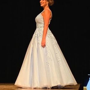 prom/pageant dress
